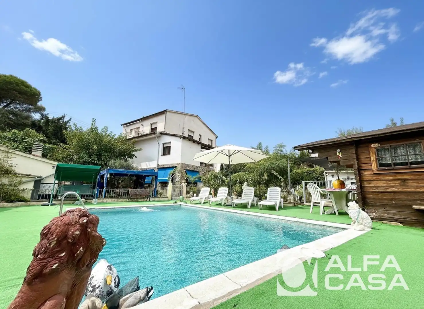 Casa amb terrassa en venda a Aiguaviva Parc