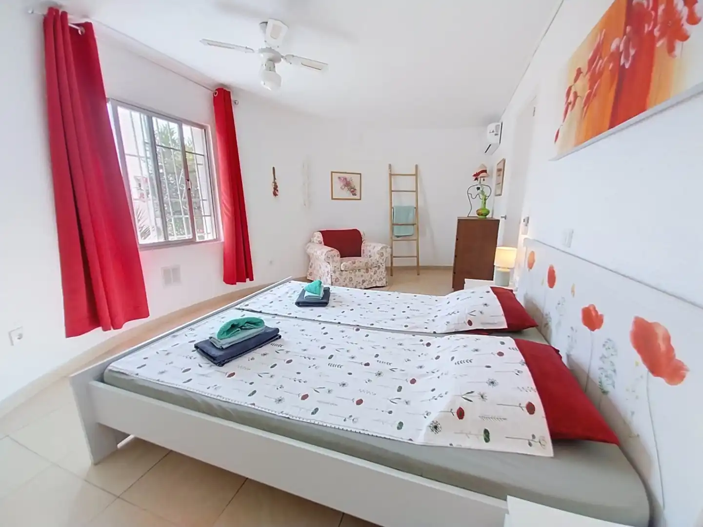 Dormitori de Casa o xalet en venda en La Nucia amb Aire condicionat, Jardí privat i Terrassa
