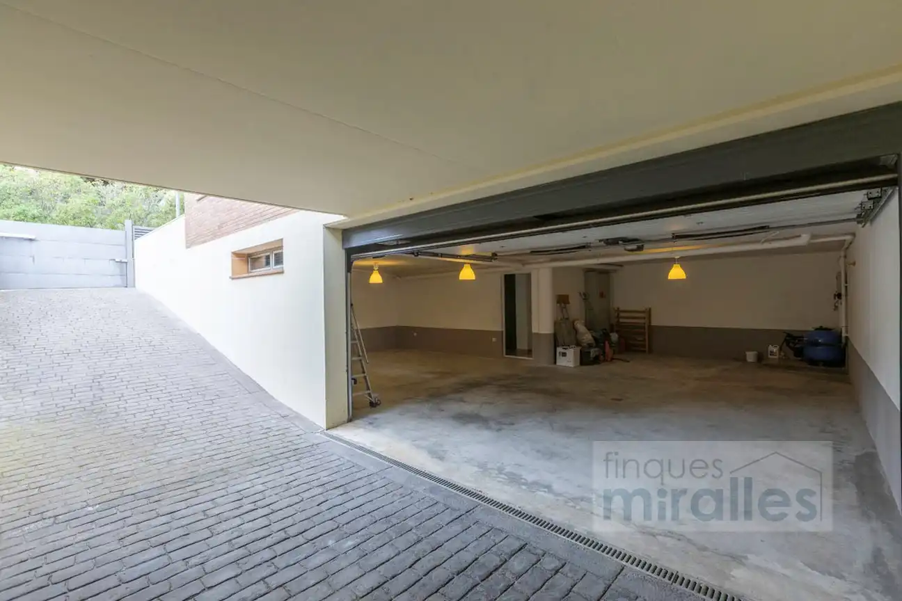 Aparcament de Casa adosada en venda en Vilassar de Dalt amb Aire condicionat, Calefacció i Jardí privat
