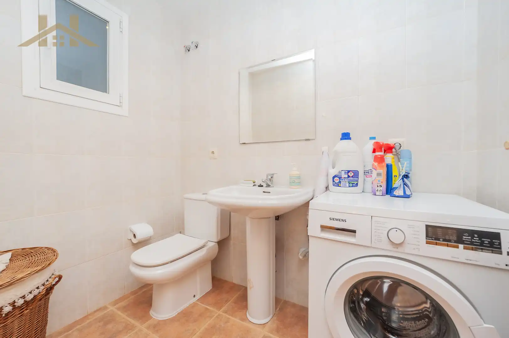 Bany de Casa o xalet en venda en Arroyomolinos (Madrid) amb Aire condicionat, Calefacció i Jardí privat