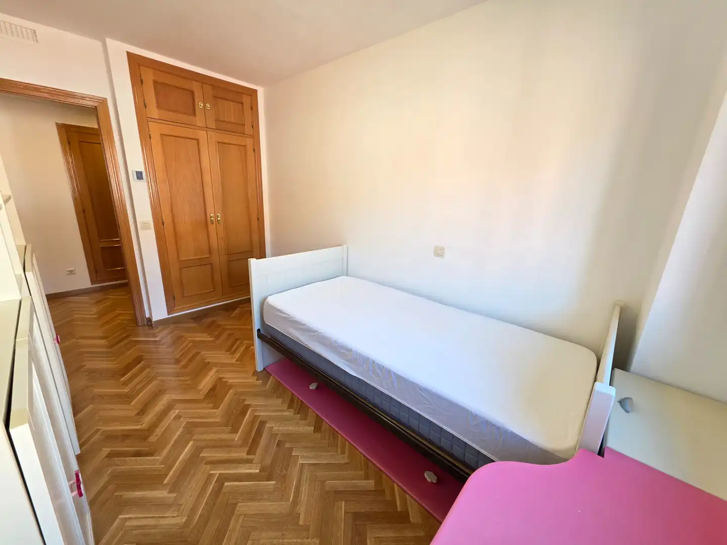Dormitori de Pis de lloguer en Madrid amb Aire condicionat, Calefacció i Parquet