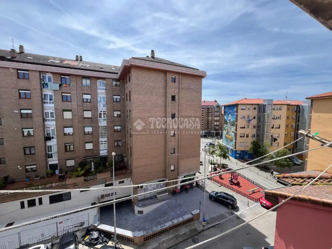 Vista exterior de Piso en venta en Santander