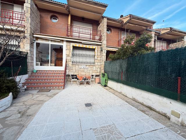 Casa adosada en Venta en Calle del Rosal en Pelayos de la Presa