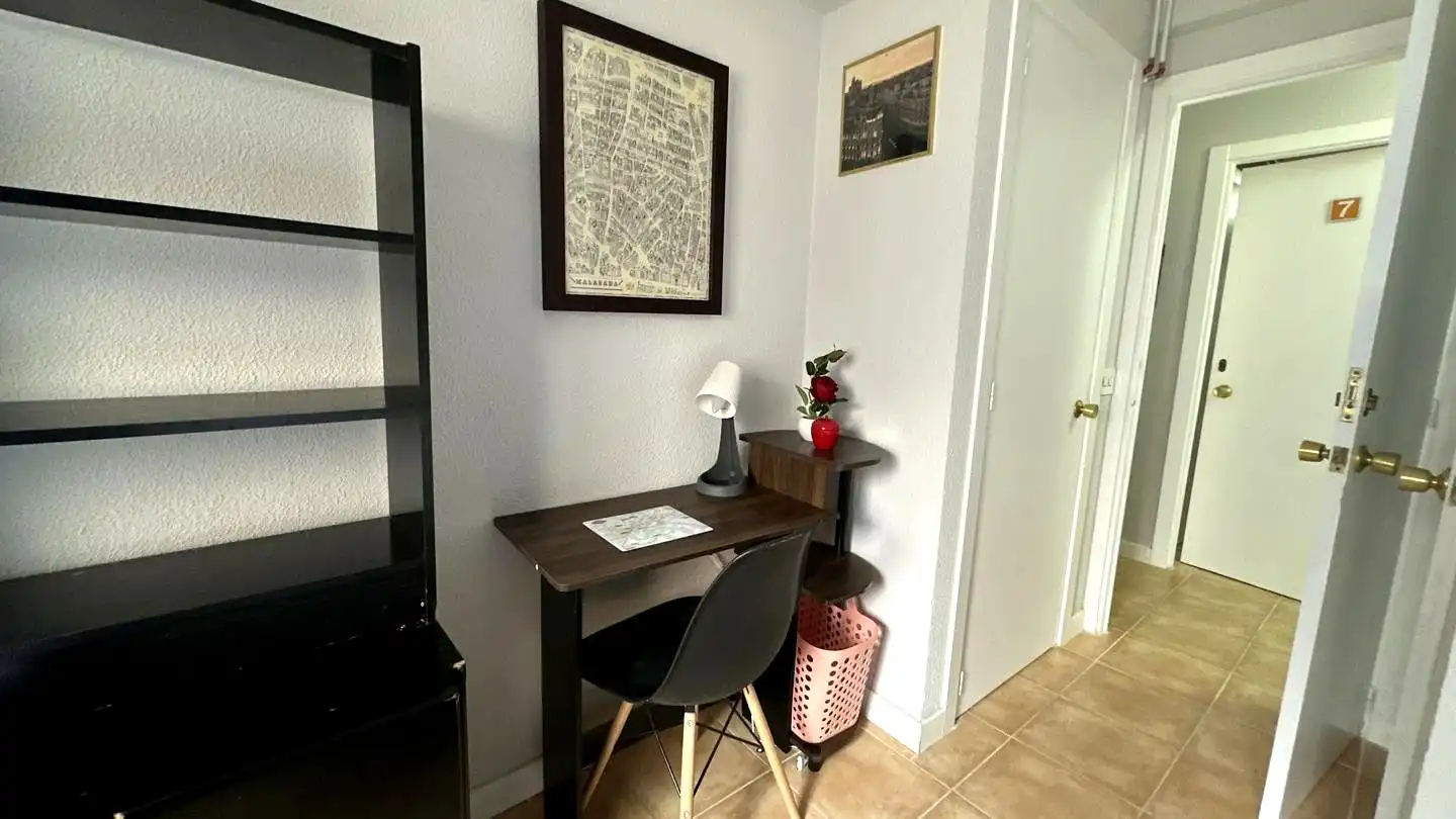 Room in Calle del Panizo, Berruguete