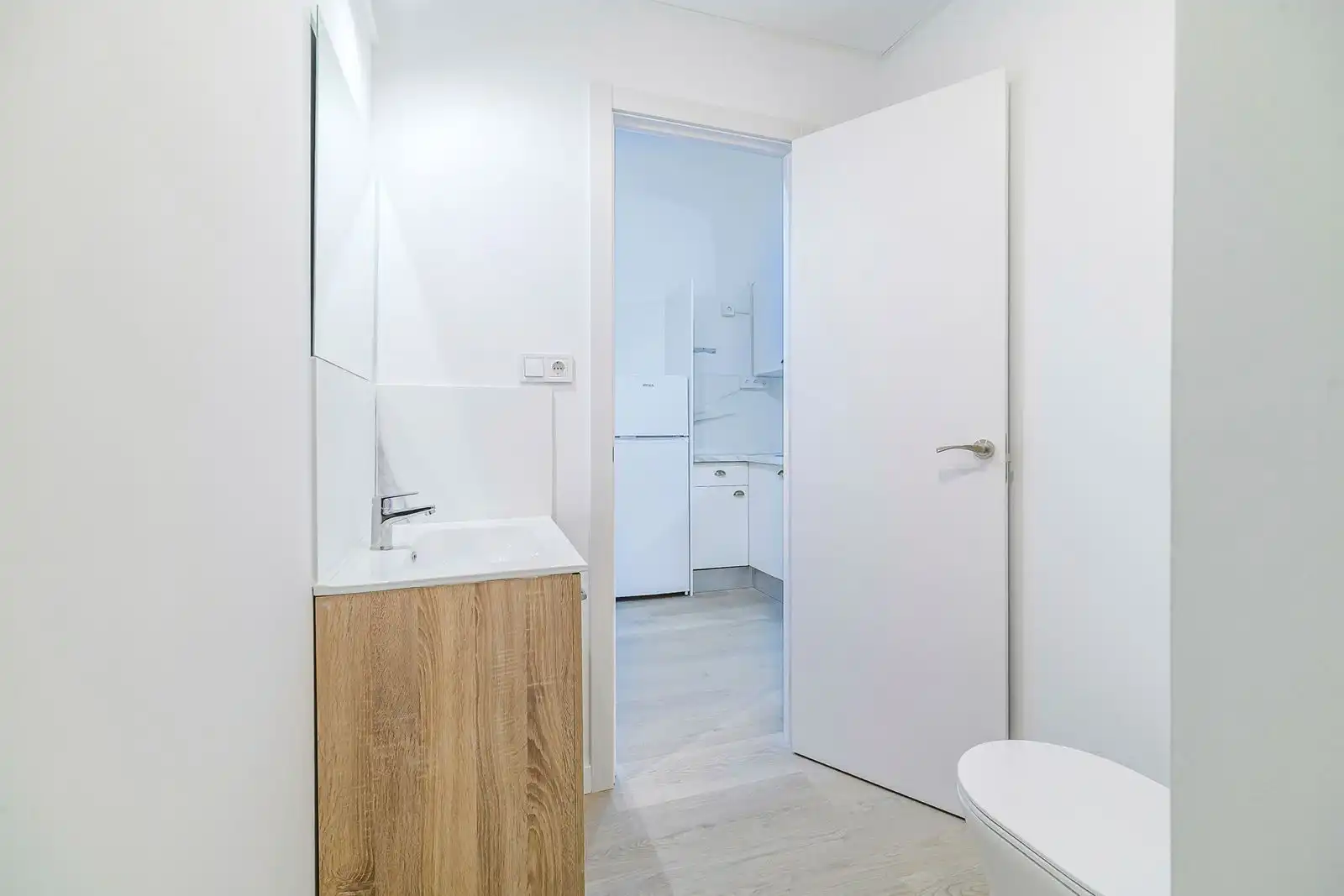 Bathroom of Flat for sale in Barberà del Vallès