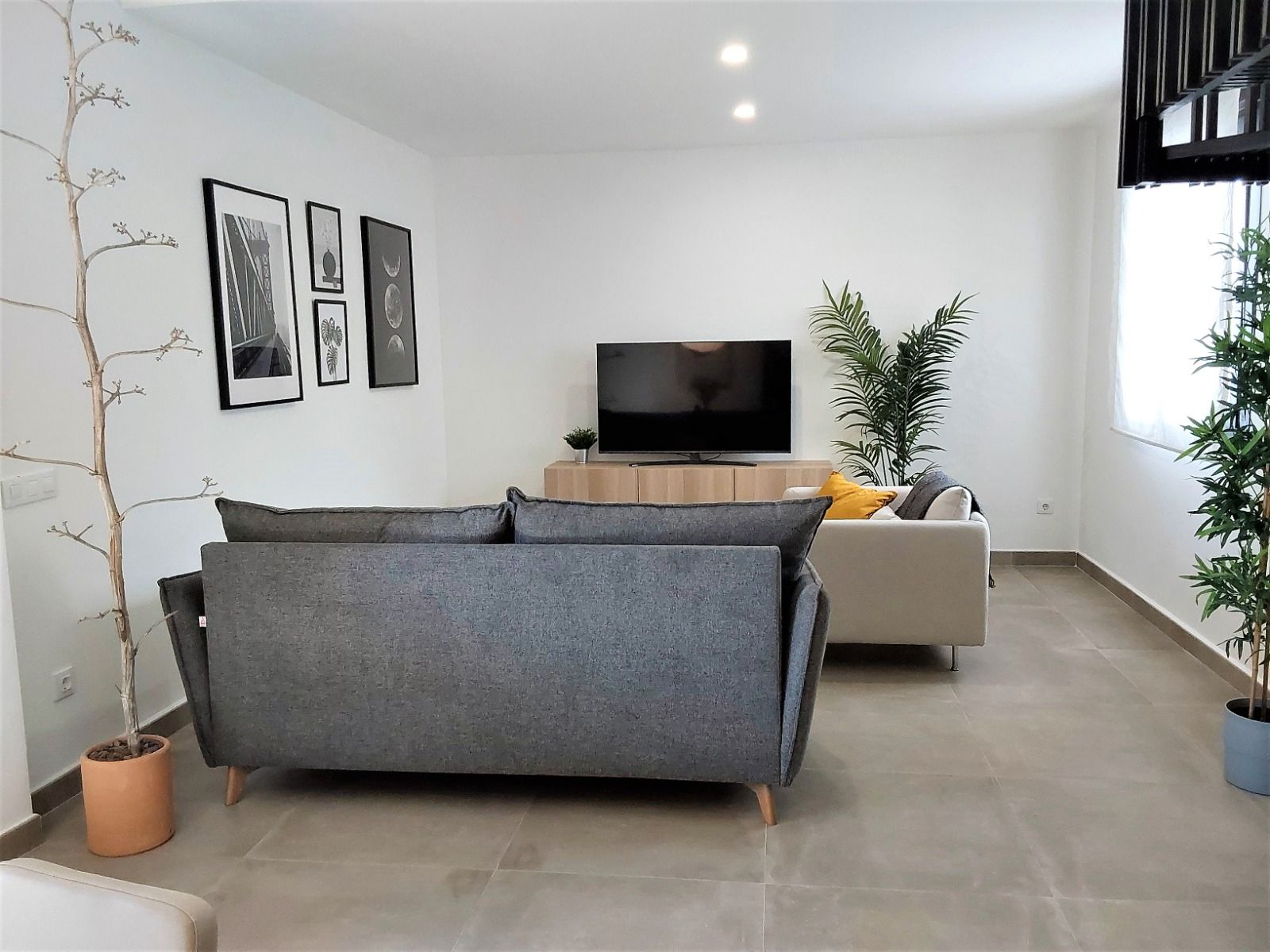 Sala de estar de Apartamento de alquiler en  Almería Capital con Aire acondicionado, Terraza y Amueblado