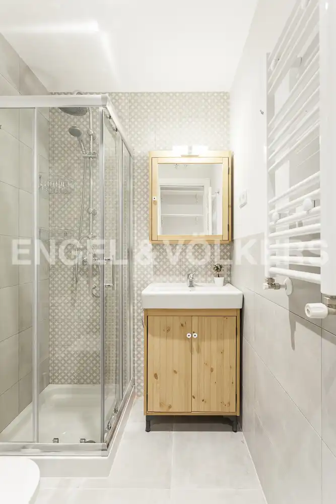 Badezimmer von Wohnungen zur Miete in Madrid mit Klimaanlage, Heizung und Möbliert