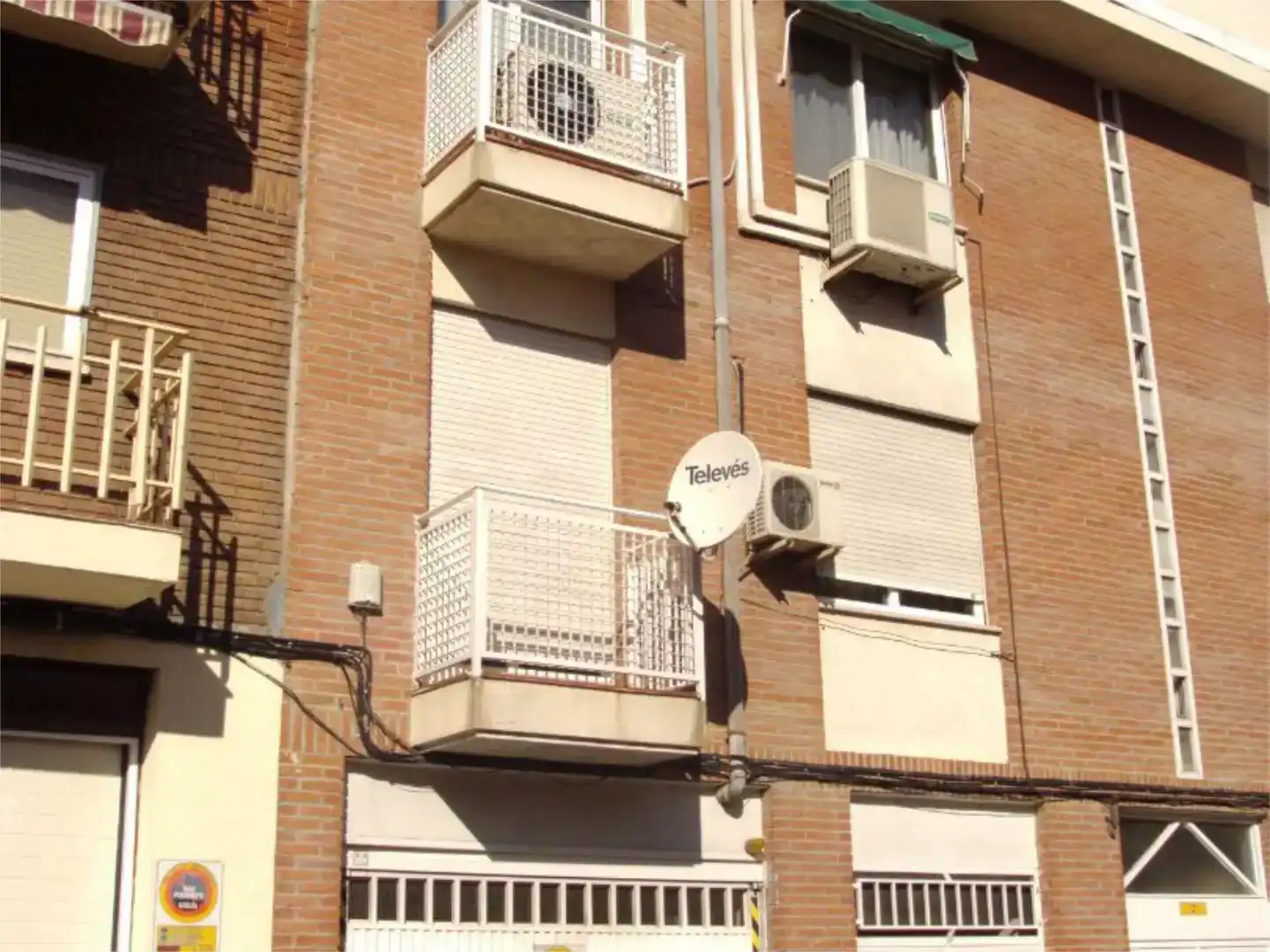 Vista exterior de Pis en venda en San Fernando de Henares amb Aire condicionat i Balcó