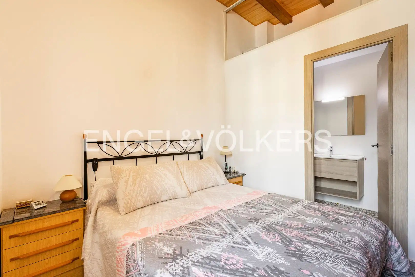 Dormitori de Casa o xalet en venda en Santa Coloma de Cervelló amb Aire condicionat, Calefacció i Jardí privat