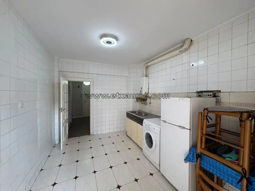 Cocina de Piso en venta en Laudio / Llodio con Calefacción, Amueblado y Balcón