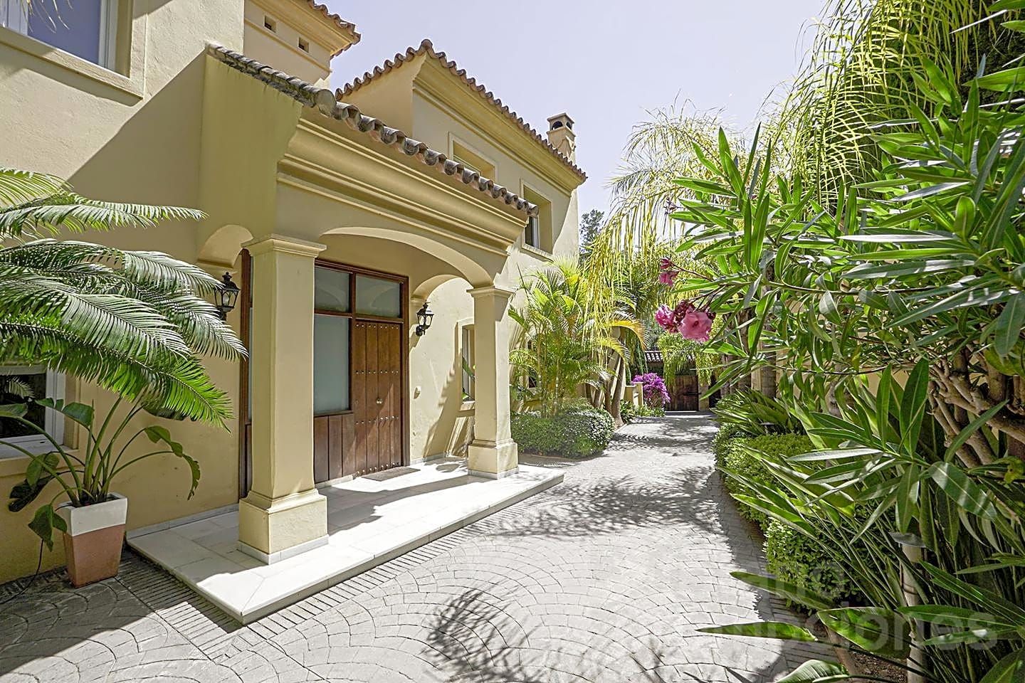 Exterior view of House or chalet for sale in Málaga Capital  with Air Conditioner, Private garden and Parquet flooring