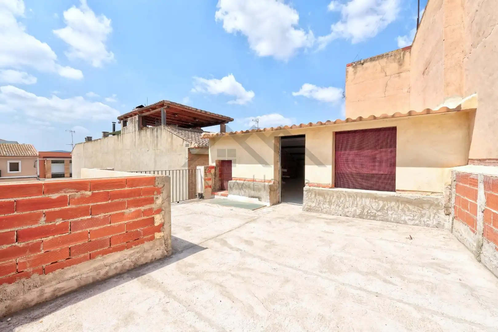 Vista exterior de Finca rústica en venta en La Pobla de Vallbona con Terraza y Balcón