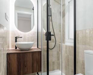 Bathroom of Flat for sale in  Madrid Capital  with Air Conditioner and Heating