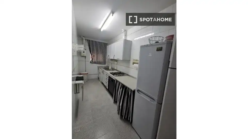 Cocina de Estudio para compartir en Conil de la Frontera con Aire acondicionado, Terraza y Amueblado