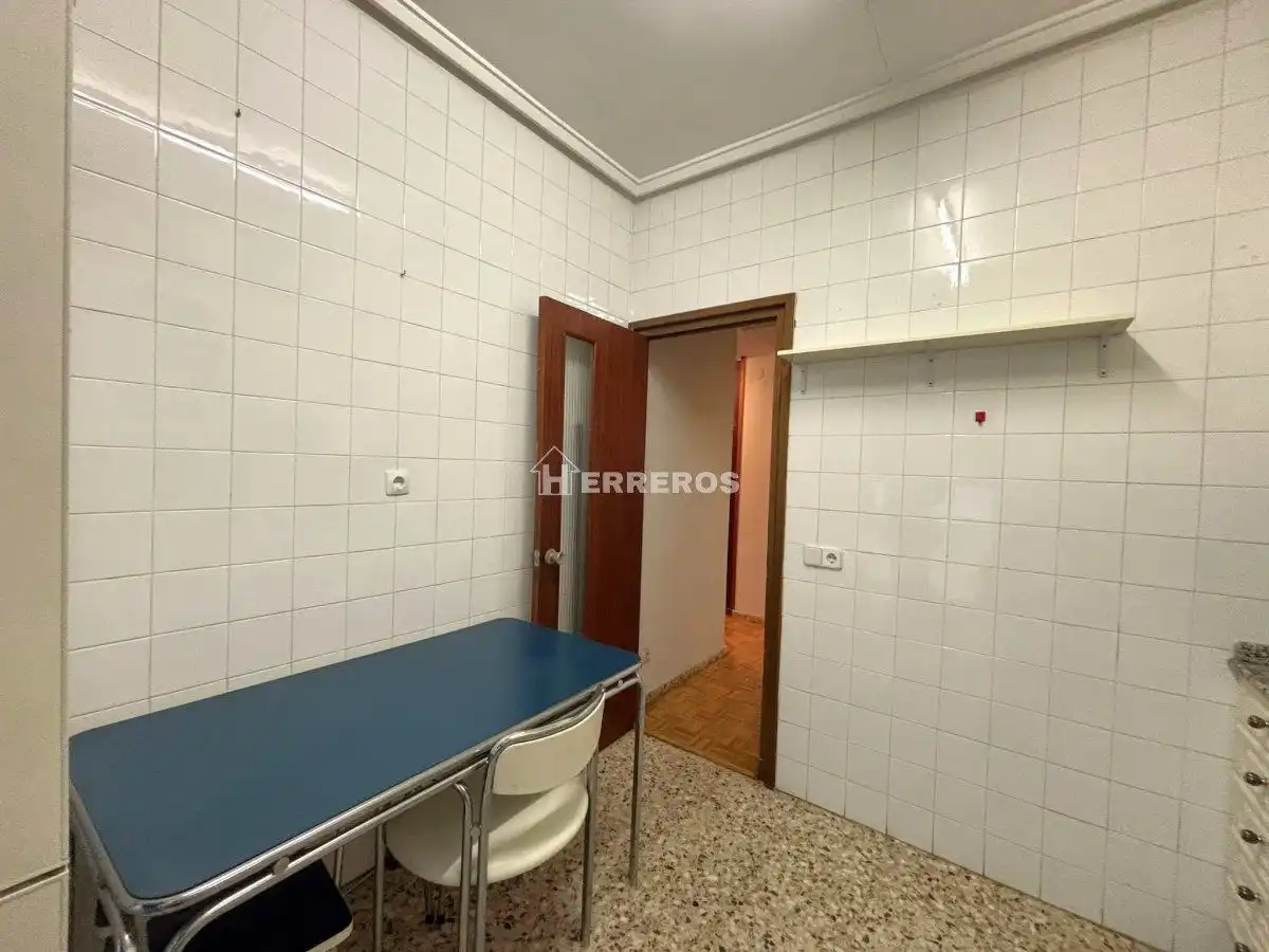 Piso en venta en  Logroño con Calefacción, Parquet y Terraza