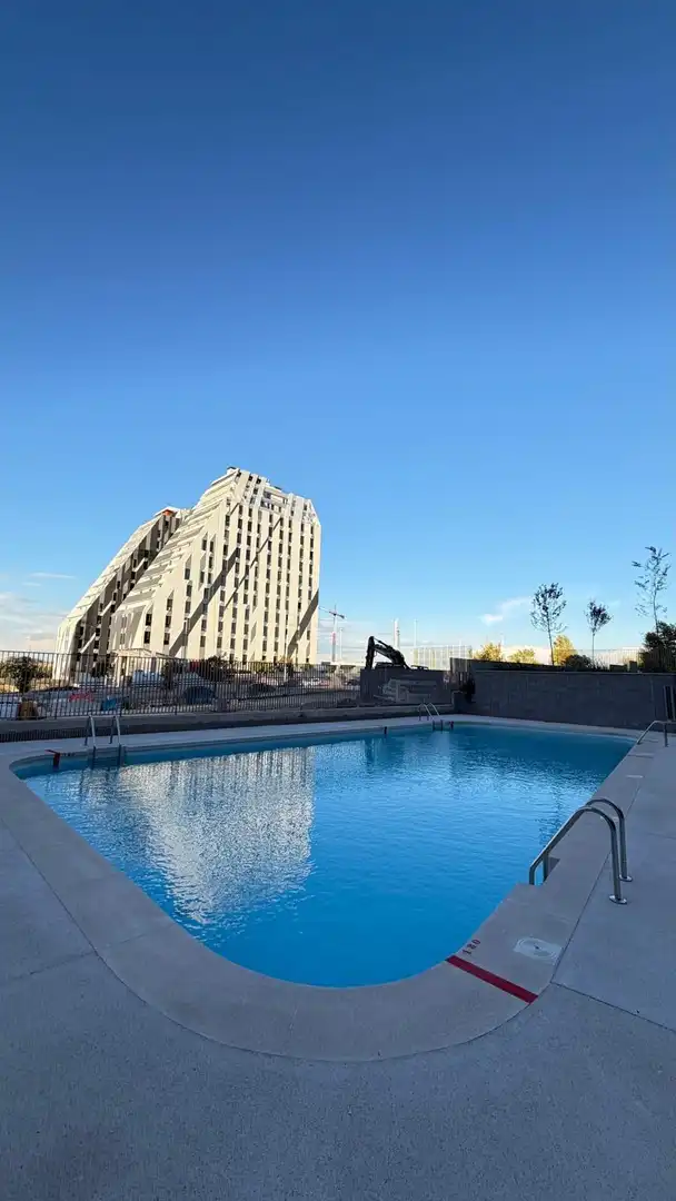 Piscina de Apartament de lloguer en Hortaleza