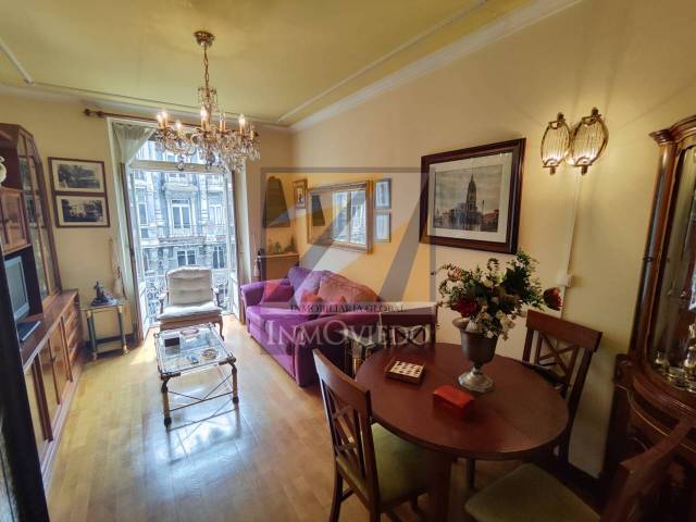 Piso en Venta en Uría en Salesas - Foncalada - Campoamor