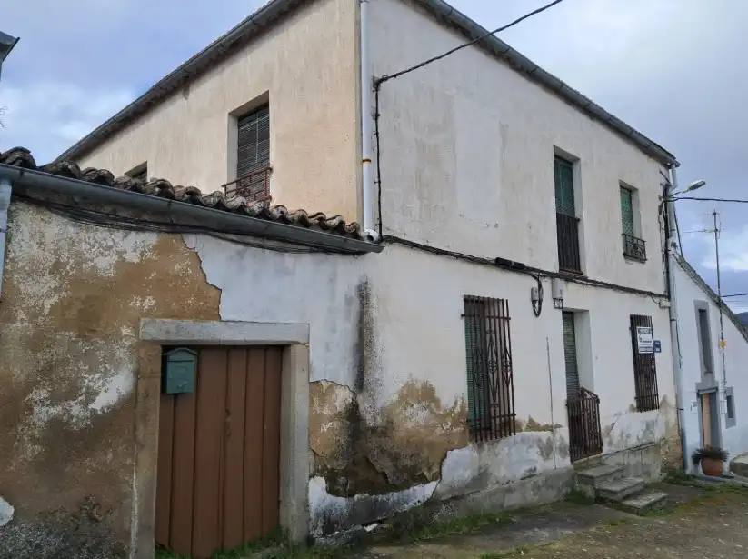 Exterior view of Country homes for sale in Fuentes de Béjar