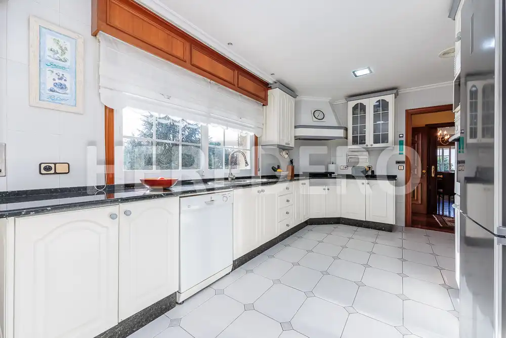 Cocina de Casa o chalet en venta en Vigo  con Calefacción, Jardín privado y Terraza