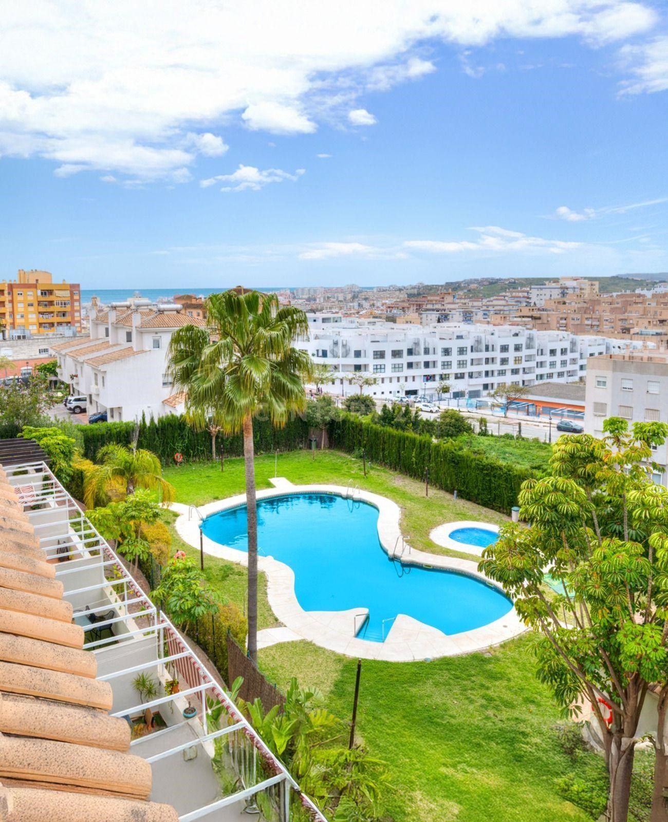 Vista exterior de Pis en venda en Estepona amb Aire condicionat i Terrassa