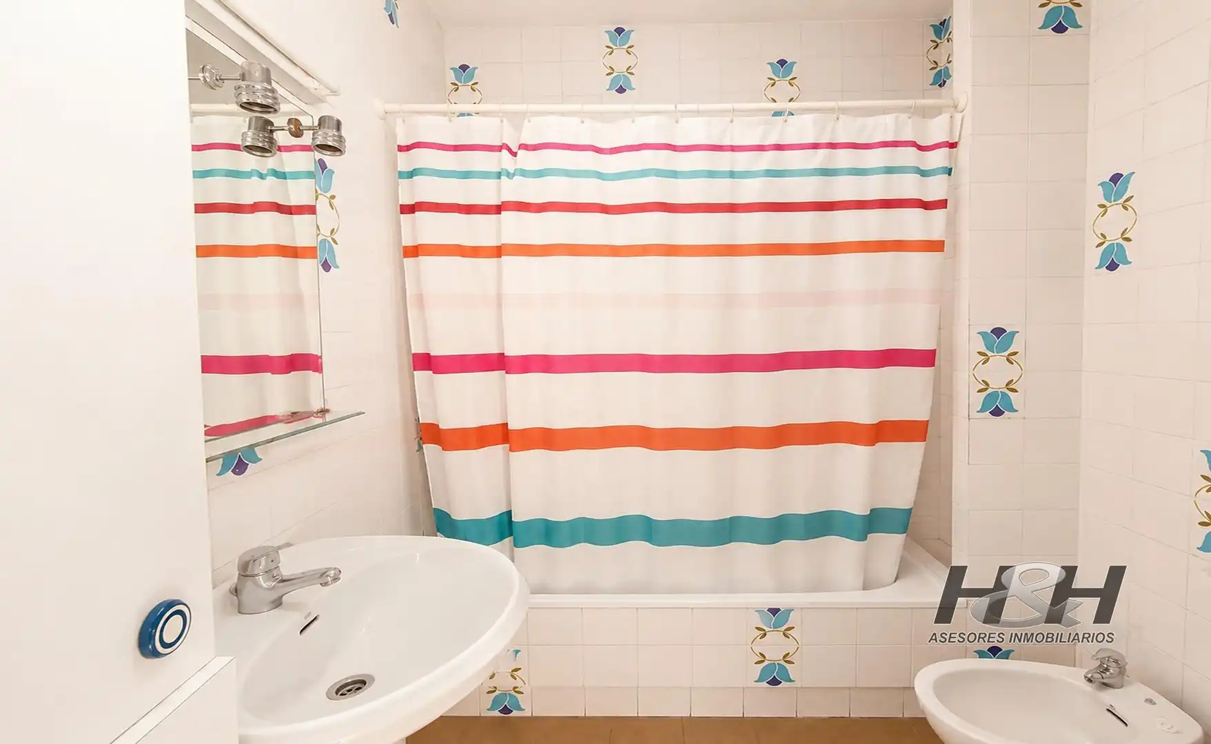 Bathroom of Houses for sale in Burjassot  with Terrace, Storage room and Balcony