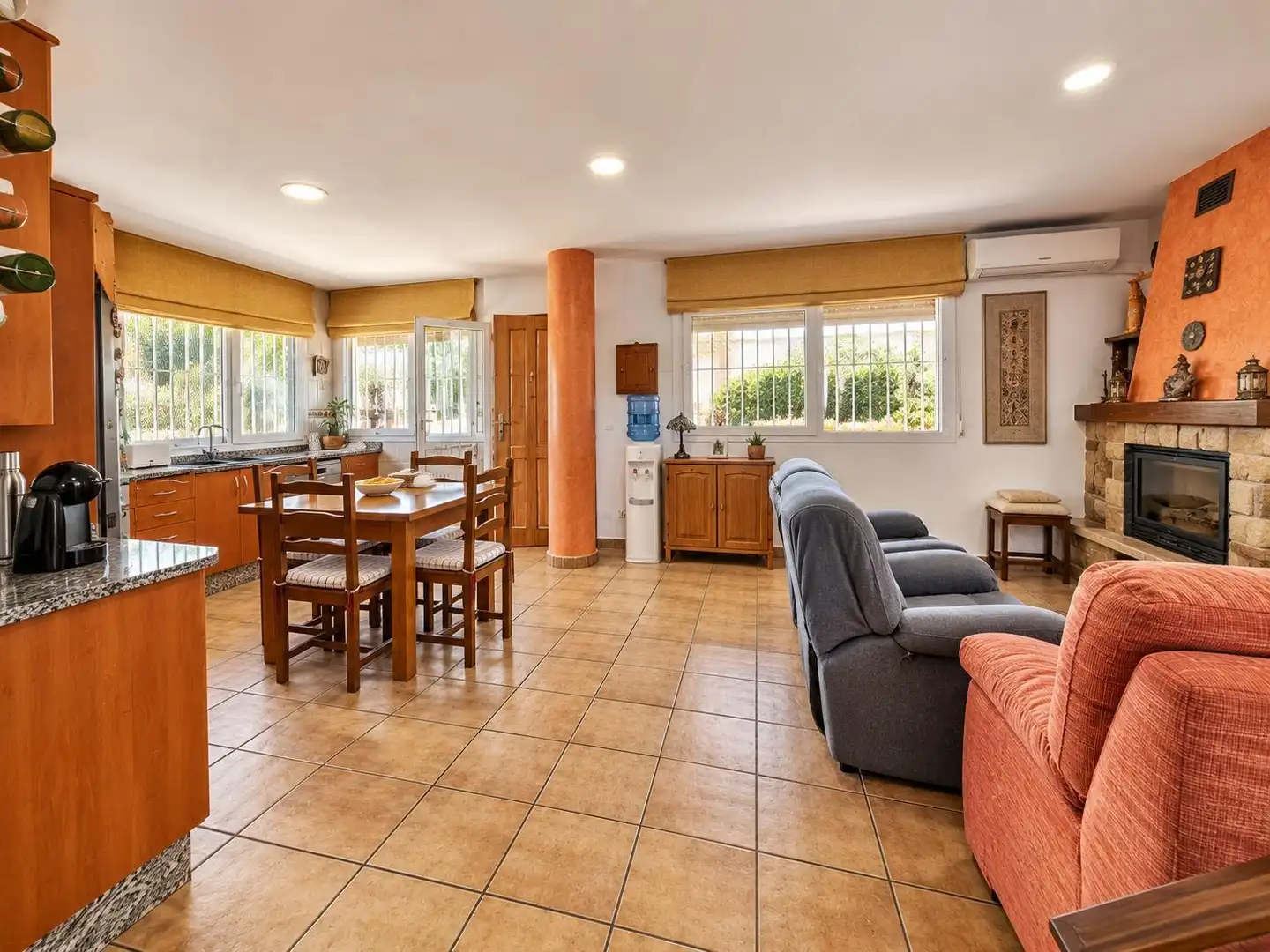 Sala de estar de Casa o chalet en venta en Petrer, Alicante