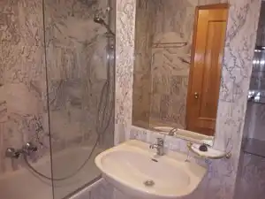Bany de Casa o xalet en venda en Las Rozas de Madrid amb Calefacció, Jardí privat i Parquet