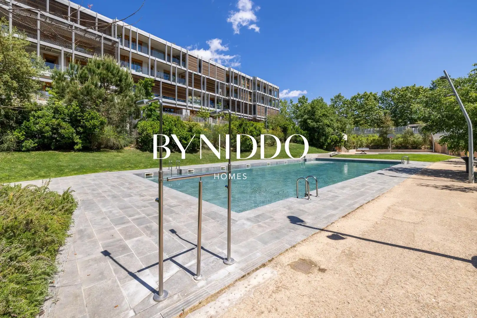 Vista exterior de Planta baixa en venda en Sant Cugat del Vallès amb Aire condicionat, Calefacció i Jardí privat