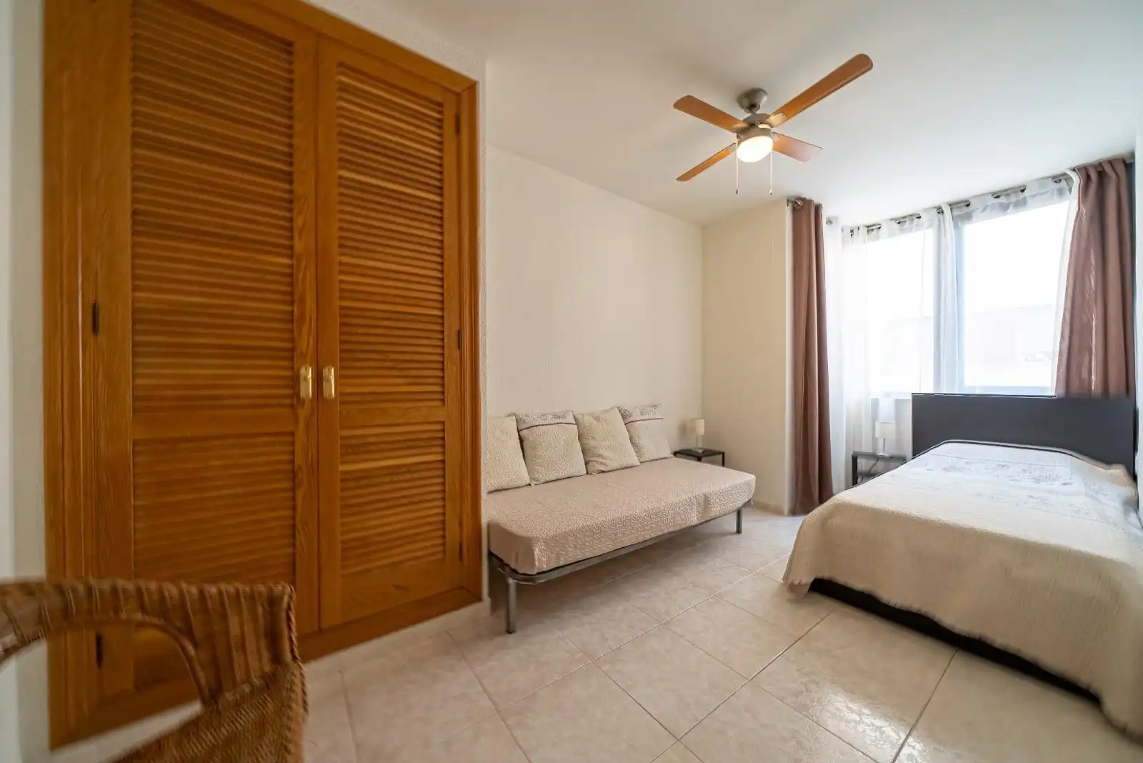 Dormitori de Apartament de lloguer en Alicante / Alacant amb Aire condicionat, Calefacció i Moblat