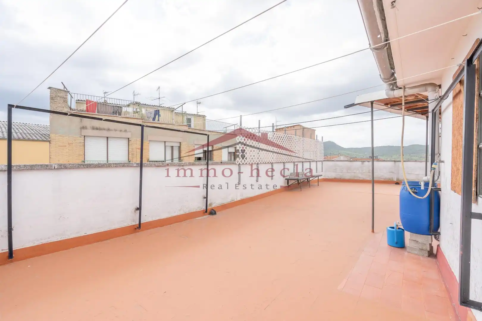 Terrasse von Einfamilien-Reihenhaus zum Verkauf in Vilanova del Camí mit Heizung, Terrasse und Abstellraum