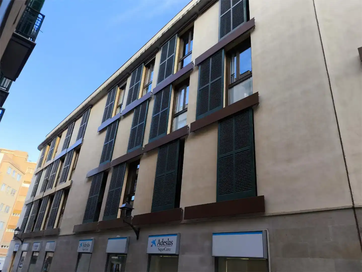 Außenansicht von Wohnung zum Verkauf in  Palma de Mallorca mit Klimaanlage