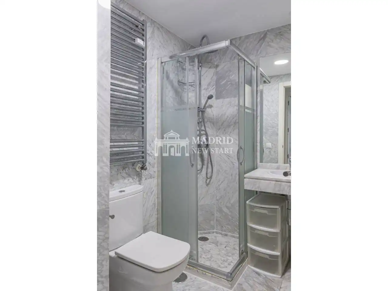 Bathroom of Flat for rent in Madrid  with Air Conditioner, Heating and Furnished