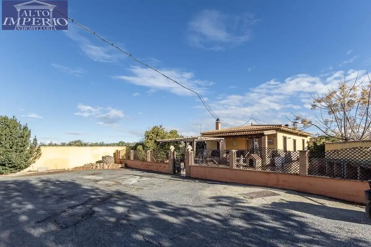 Villa mit Garten zum Verkauf in La Zubia Ciudad