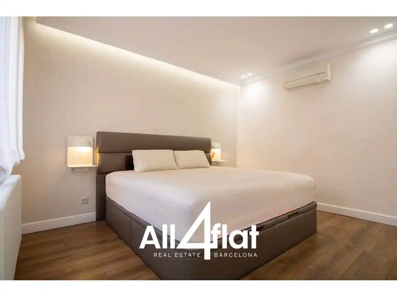 Bedroom of Flat for sale in Barcelona  with Air Conditioner, Heating and Parquet flooring