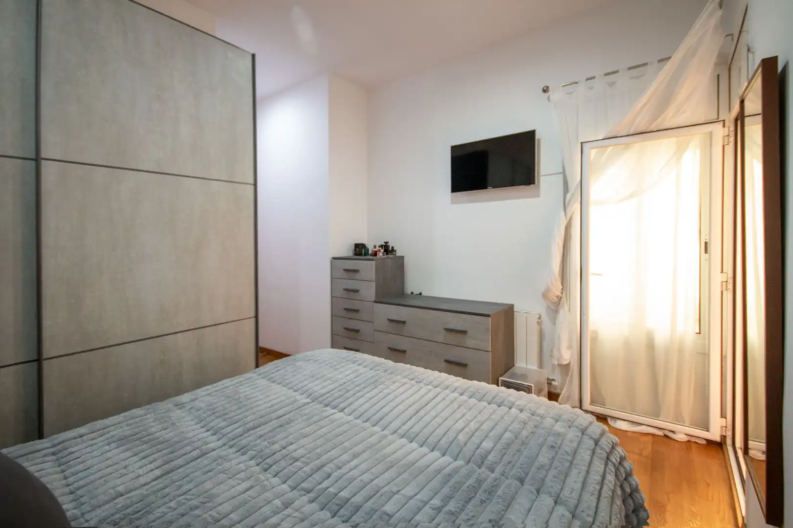Bedroom of Flat for sale in Barcelona  with Air Conditioner, Heating and Parquet flooring