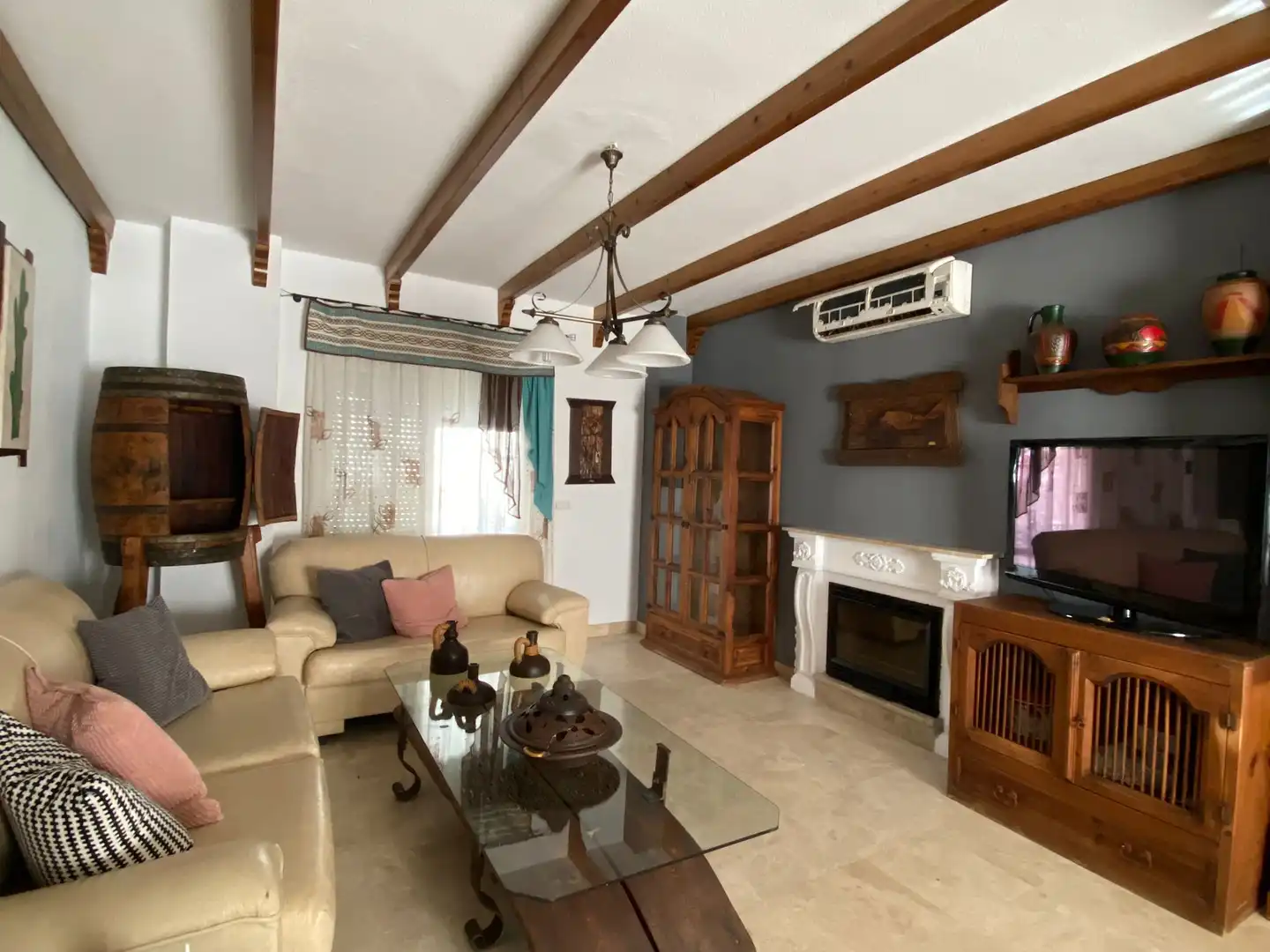 Sala d'estar de Casa o xalet en venda en Dos Hermanas amb Aire condicionat, Calefacció i Jardí privat