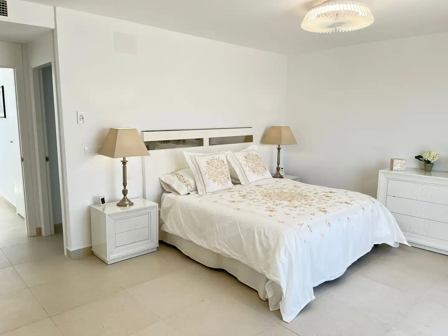 Dormitori de Àtic en venda en Sotogrande amb Aire condicionat, Terrassa i Piscina
