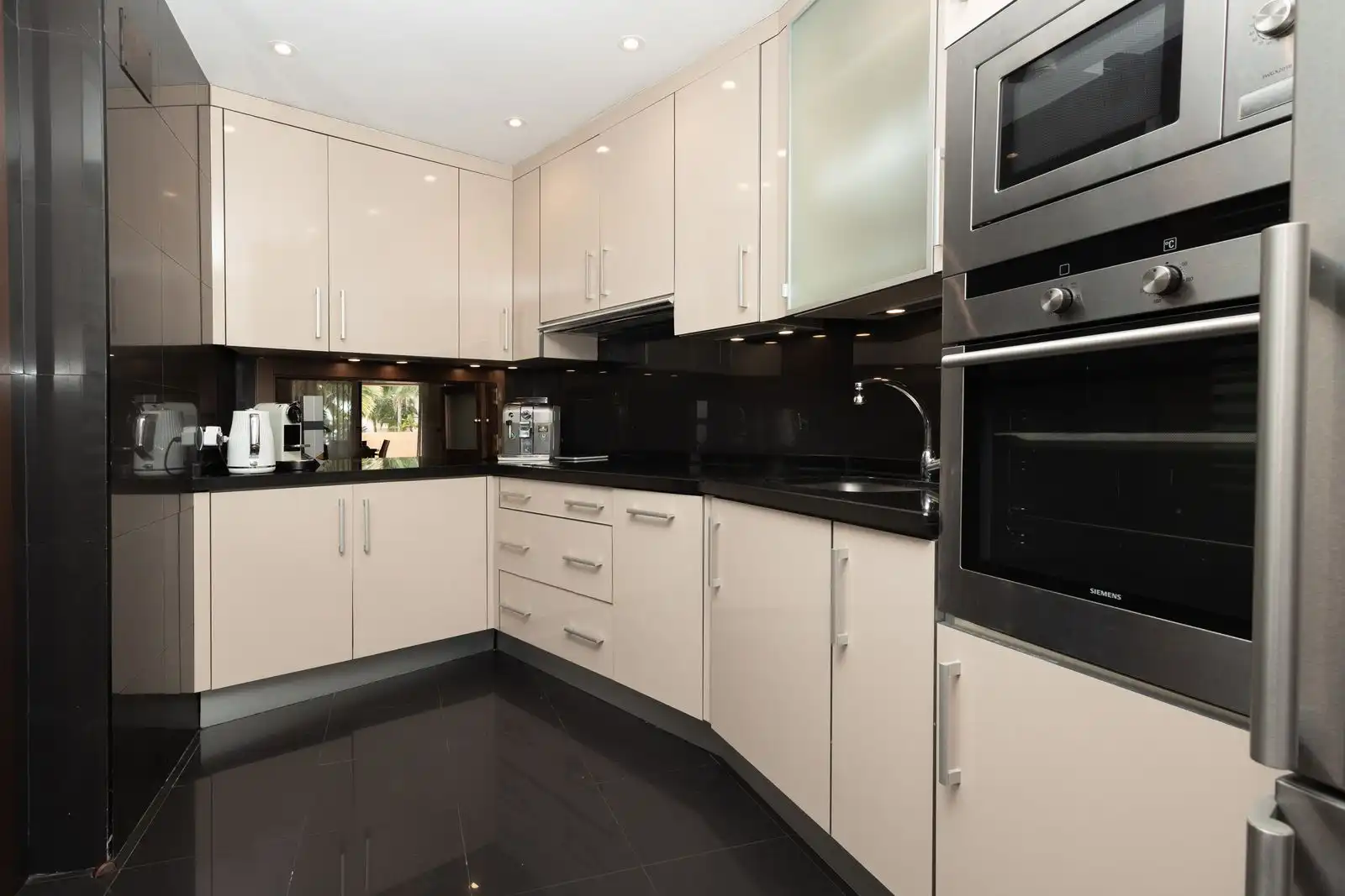 Cocina de Apartamento en venta en Estepona con Aire acondicionado, Terraza y Amueblado