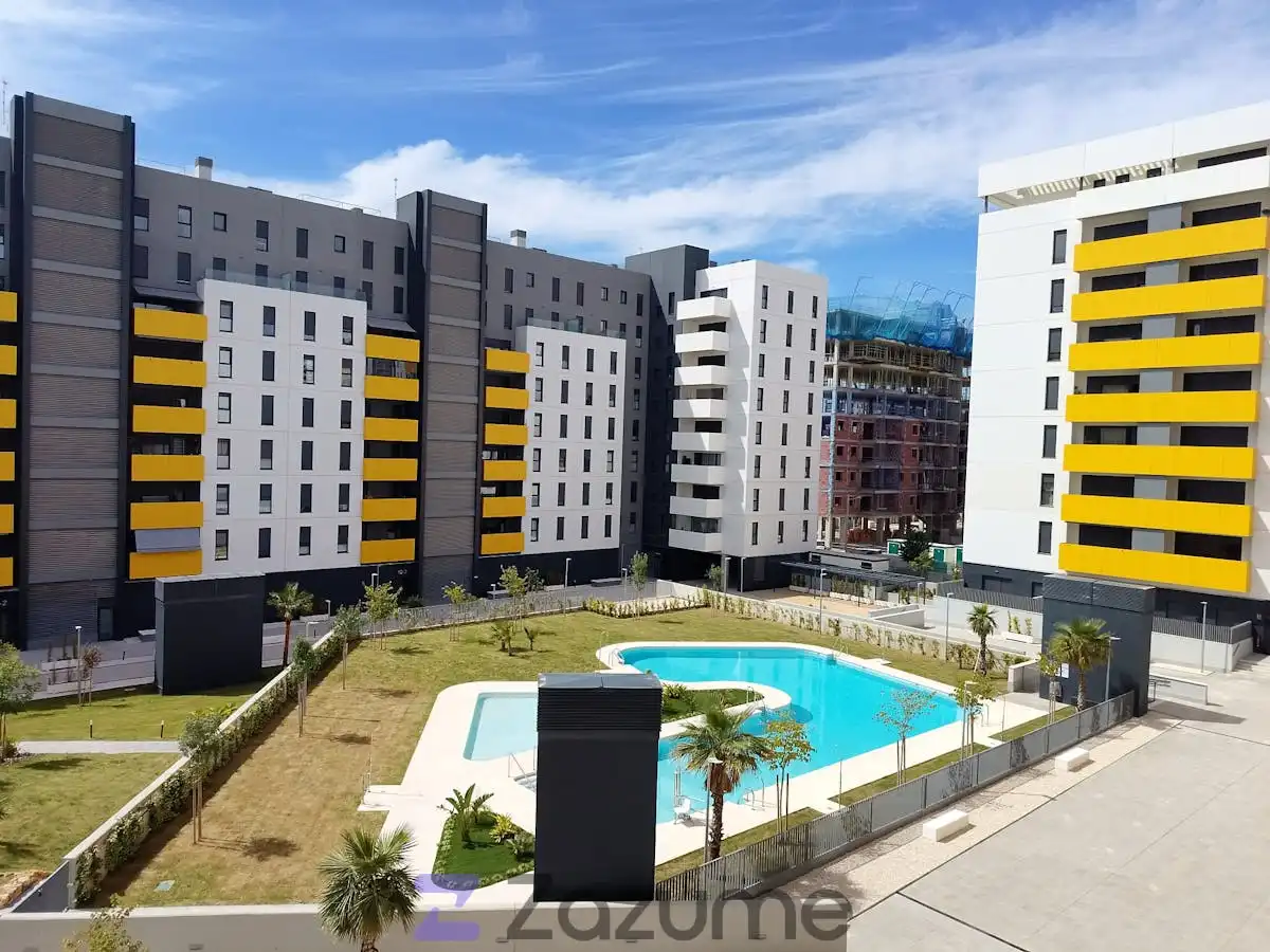 Vista exterior de Piso de alquiler en Dos Hermanas con Aire acondicionado, Calefacción y Jardín privado