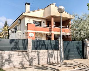 Exterior view of House or chalet to rent in Sant Cugat del Vallès  with Air Conditioner, Heating and Private garden