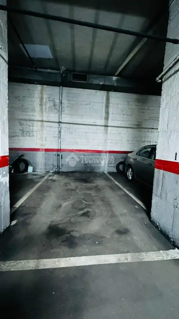 Parking de Piso en venta en Madrid con Aire acondicionado, Calefacción y Jardín privado