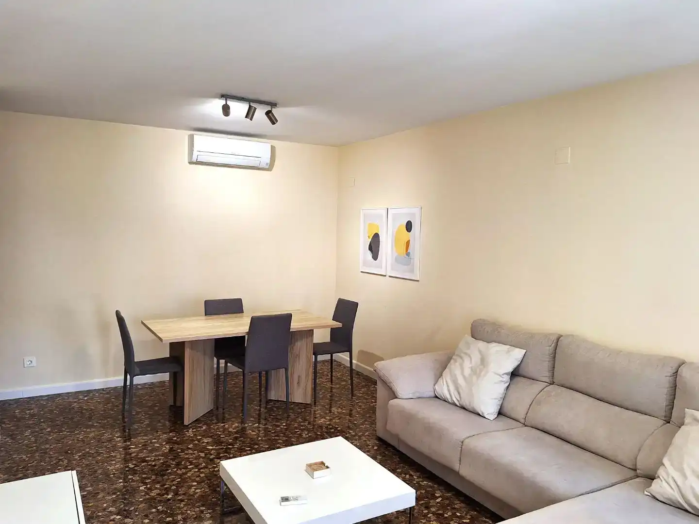 Wohnzimmer von Wohnung zum Verkauf in Cheste mit Klimaanlage