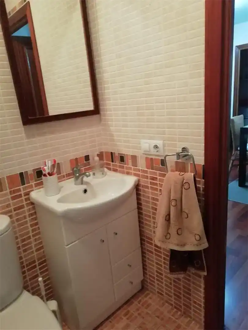 Bany de Pis en venda en Quintanar de la Sierra amb Parquet, Moblat i Forn