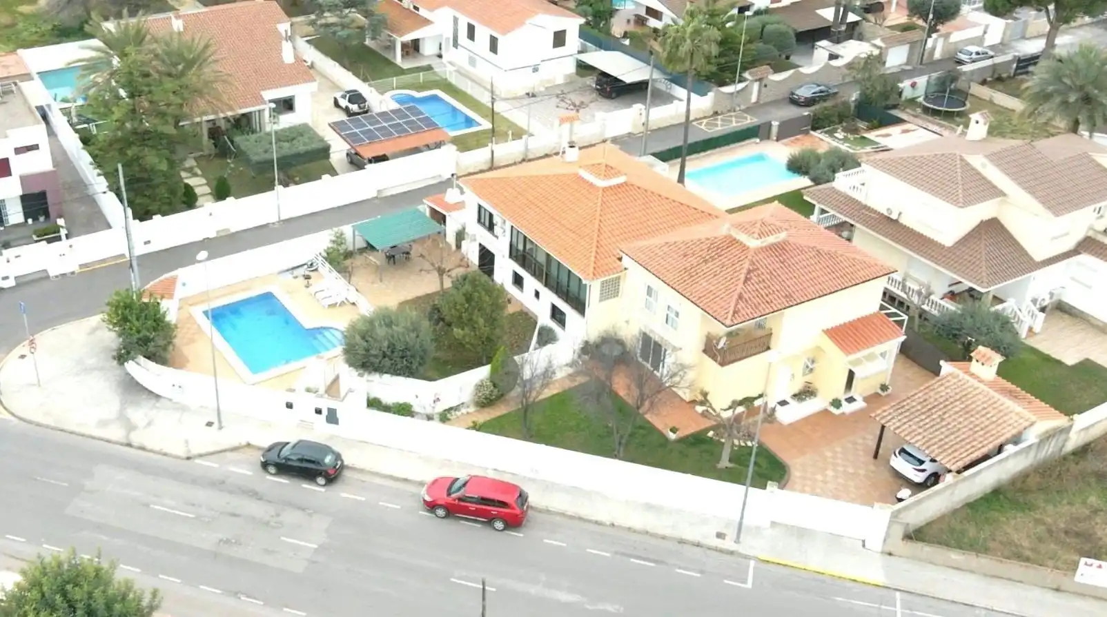 Villa con piscina in vendita a Avenida MOHINO 21-23