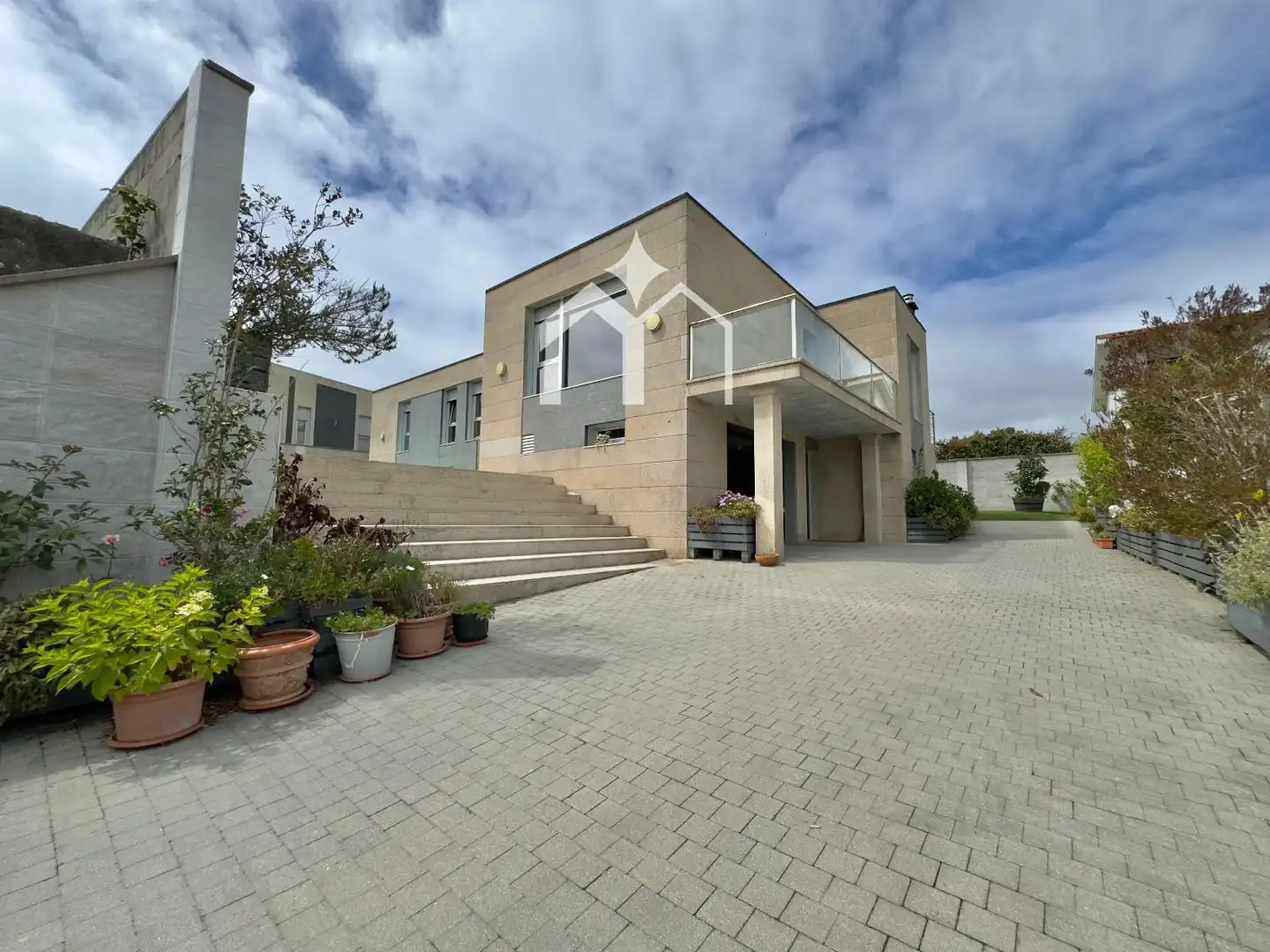 Vista exterior de Casa o xalet en venda en Cangas  amb Calefacció, Parquet i Terrassa