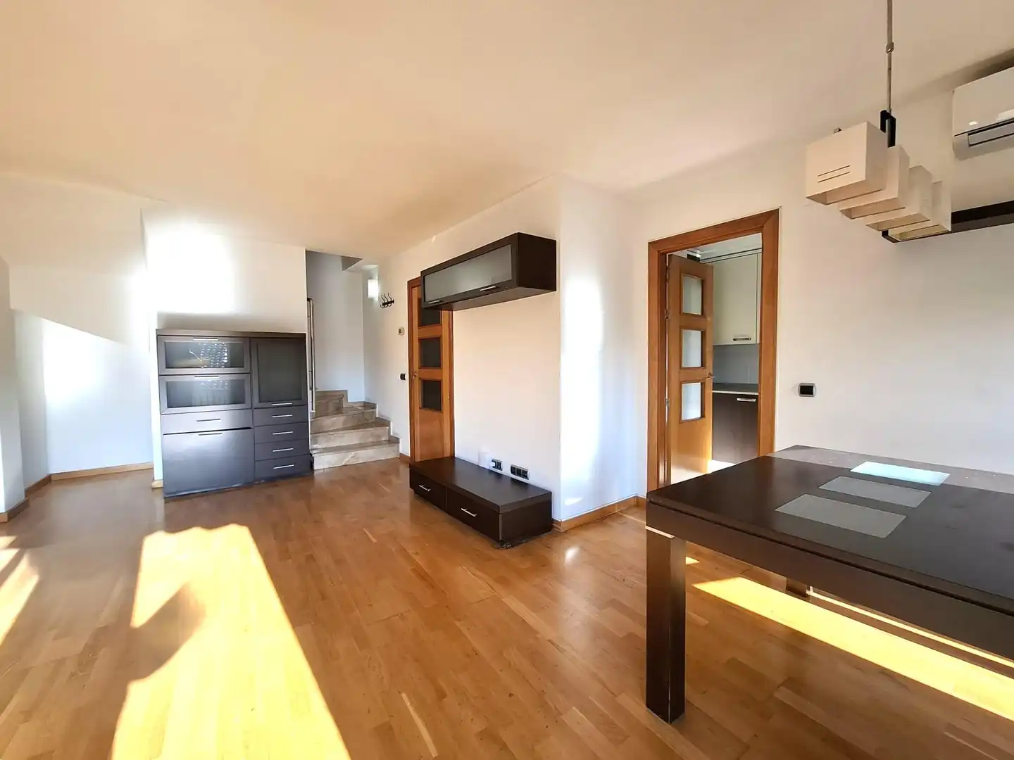 Sala de estar de Dúplex en venta en Olesa de Montserrat con Aire acondicionado, Calefacción y Jardín privado