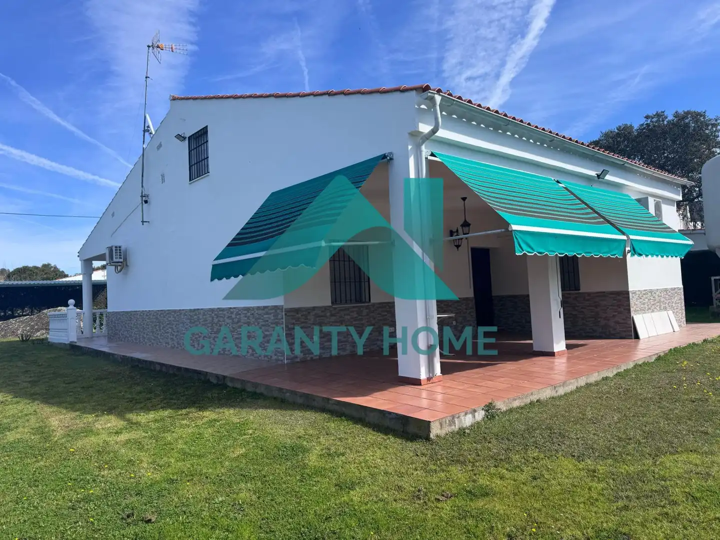 Vista exterior de Casa o xalet en venda en Cáceres amb Calefacció, Jardí privat i Traster