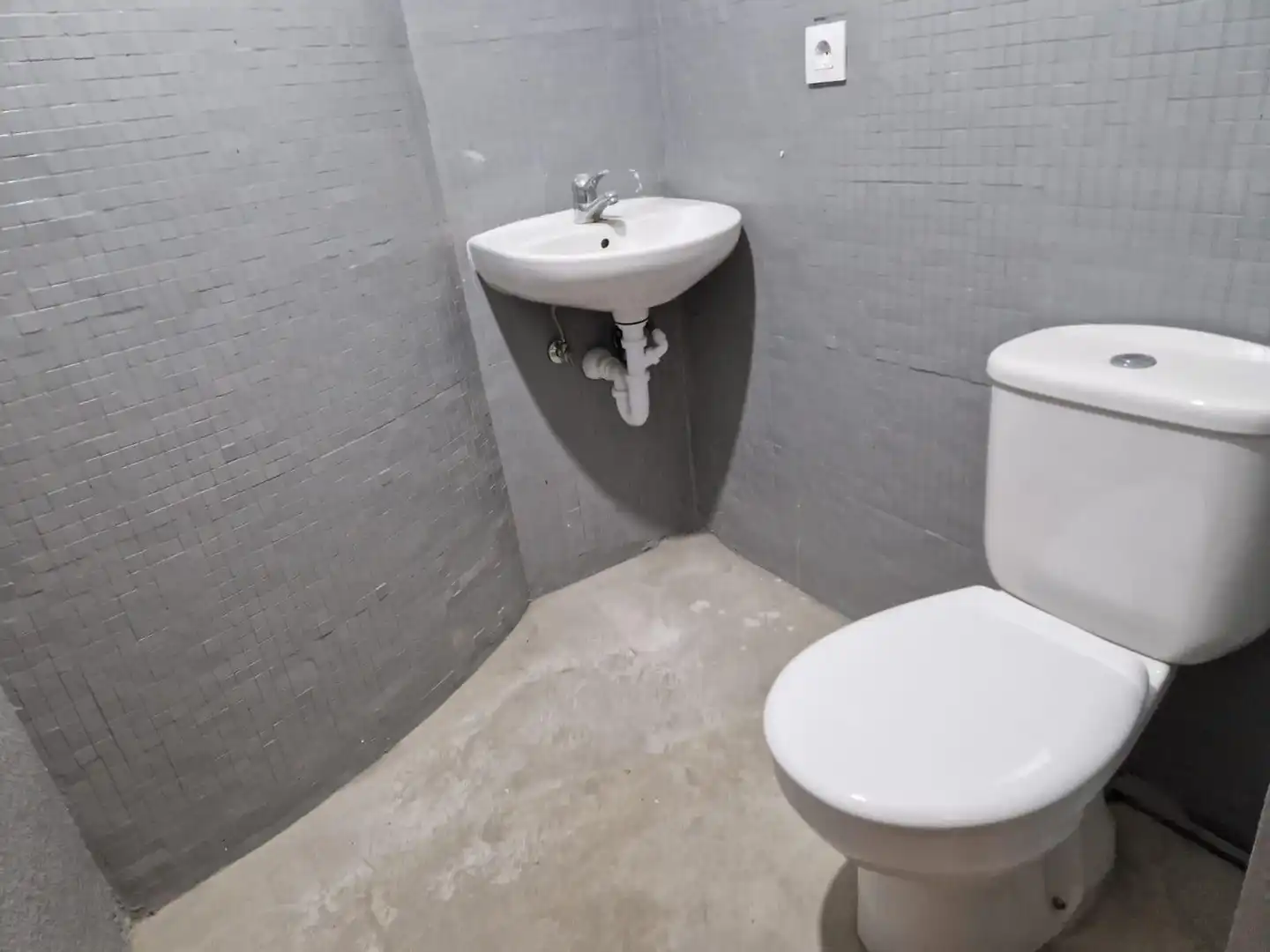 Badezimmer von Büro zur Miete in Roses