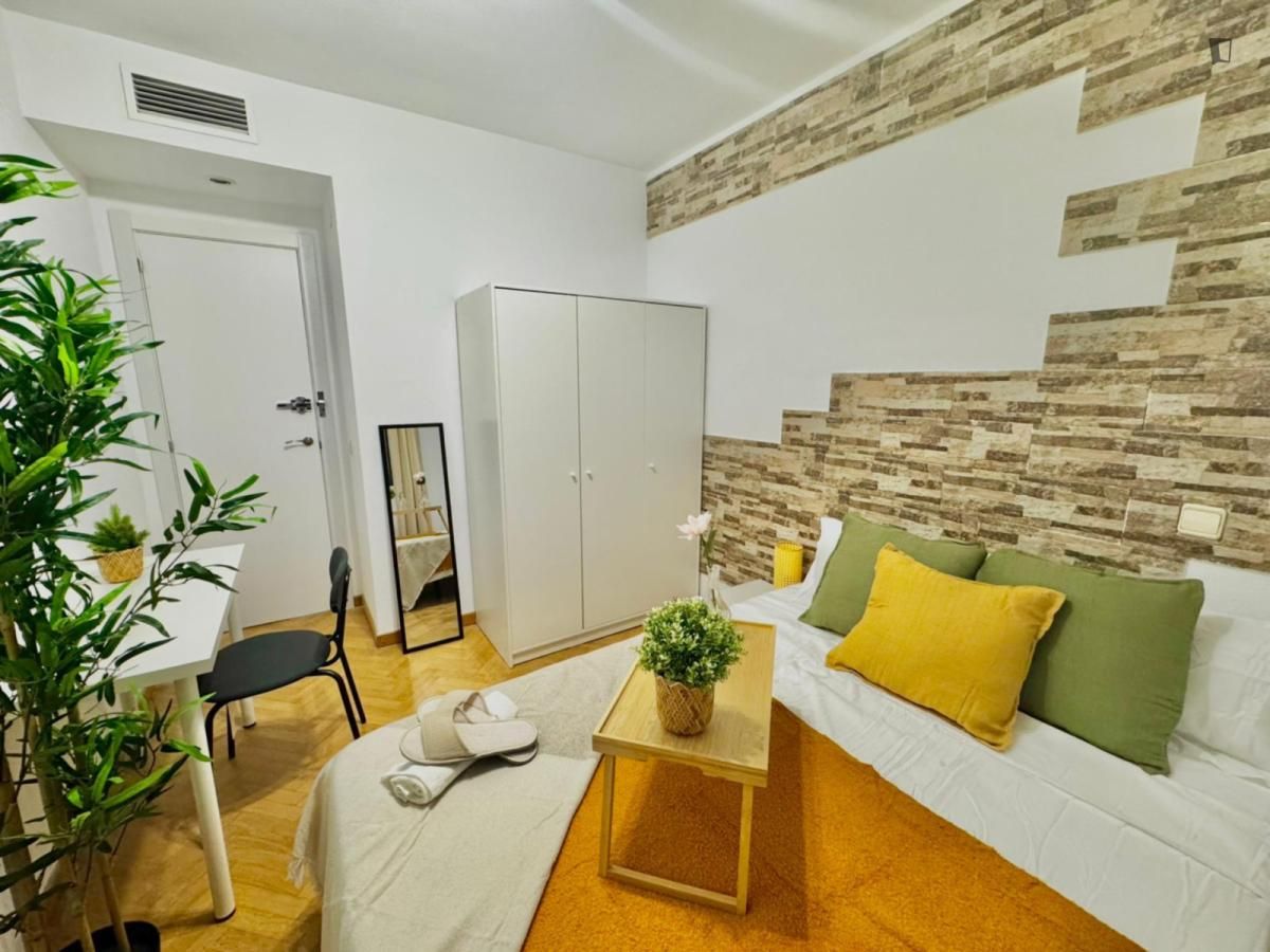 Habitación de Apartamento para compartir en  Madrid Capital con Amueblado, Horno y Lavadora