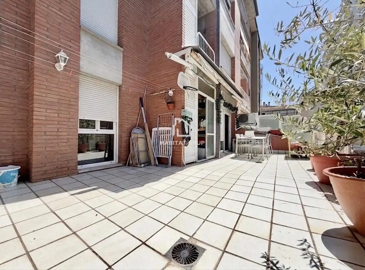 Vista exterior de Pis en venda en Girona amb Aire condicionat, Calefacció i Terrassa
